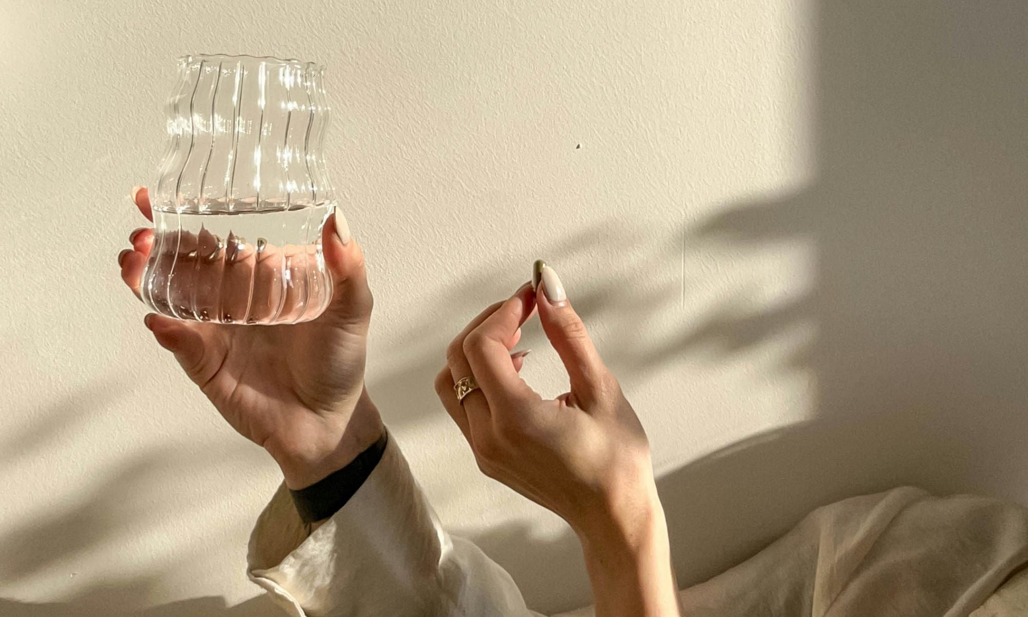 Boire de l'eau à jeun : est-ce vraiment bénéfique pour la santé ? – HYDRATIS